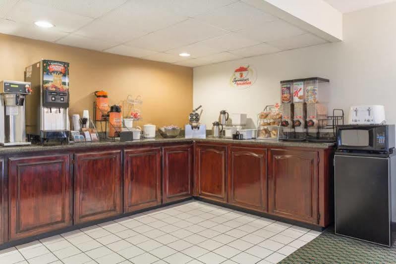 Super 8 By Wyndham Orangeburg Hotel Ngoại thất bức ảnh