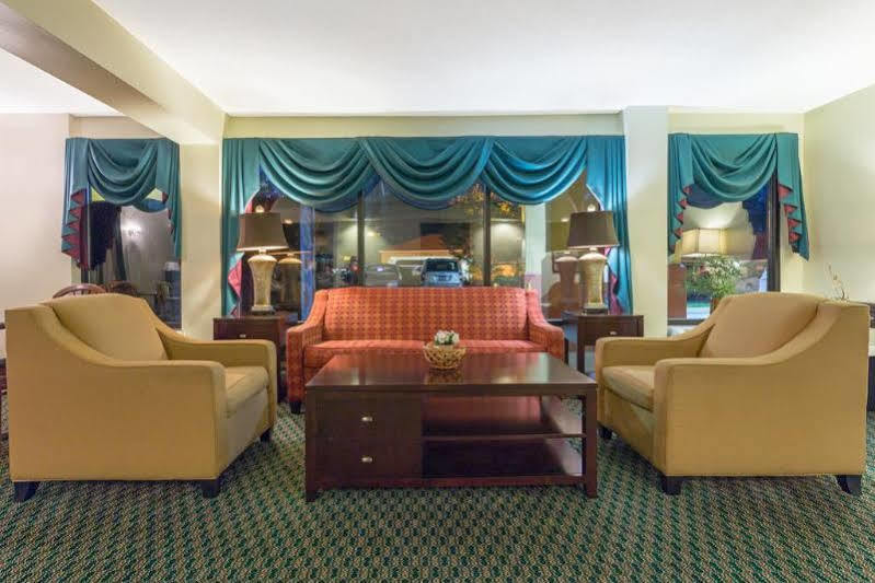Super 8 By Wyndham Orangeburg Hotel Ngoại thất bức ảnh
